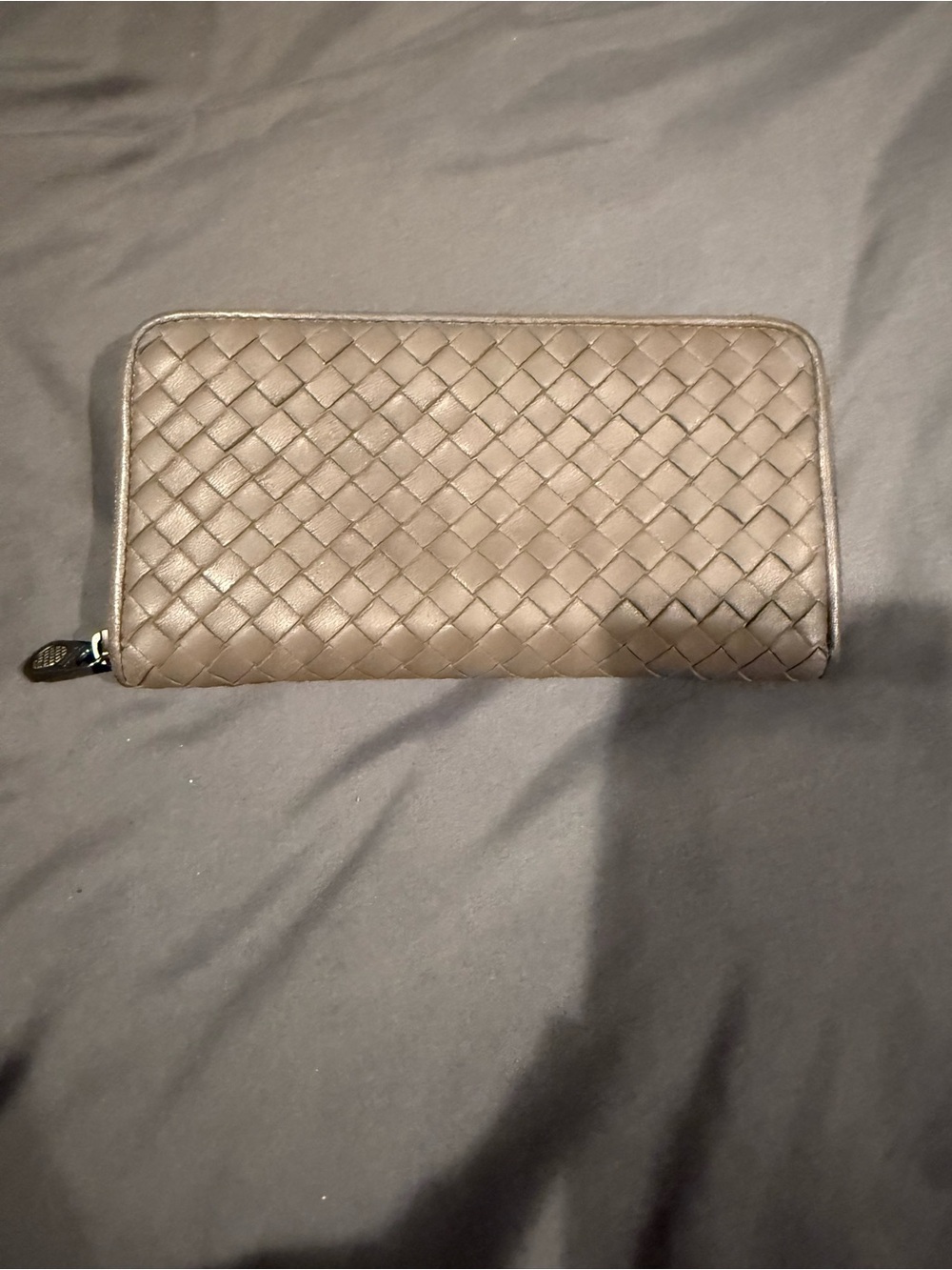AUTHENTICATED Bottega Veneta Intrecciato Leather Zippy Wallet - Picture 3 of 8